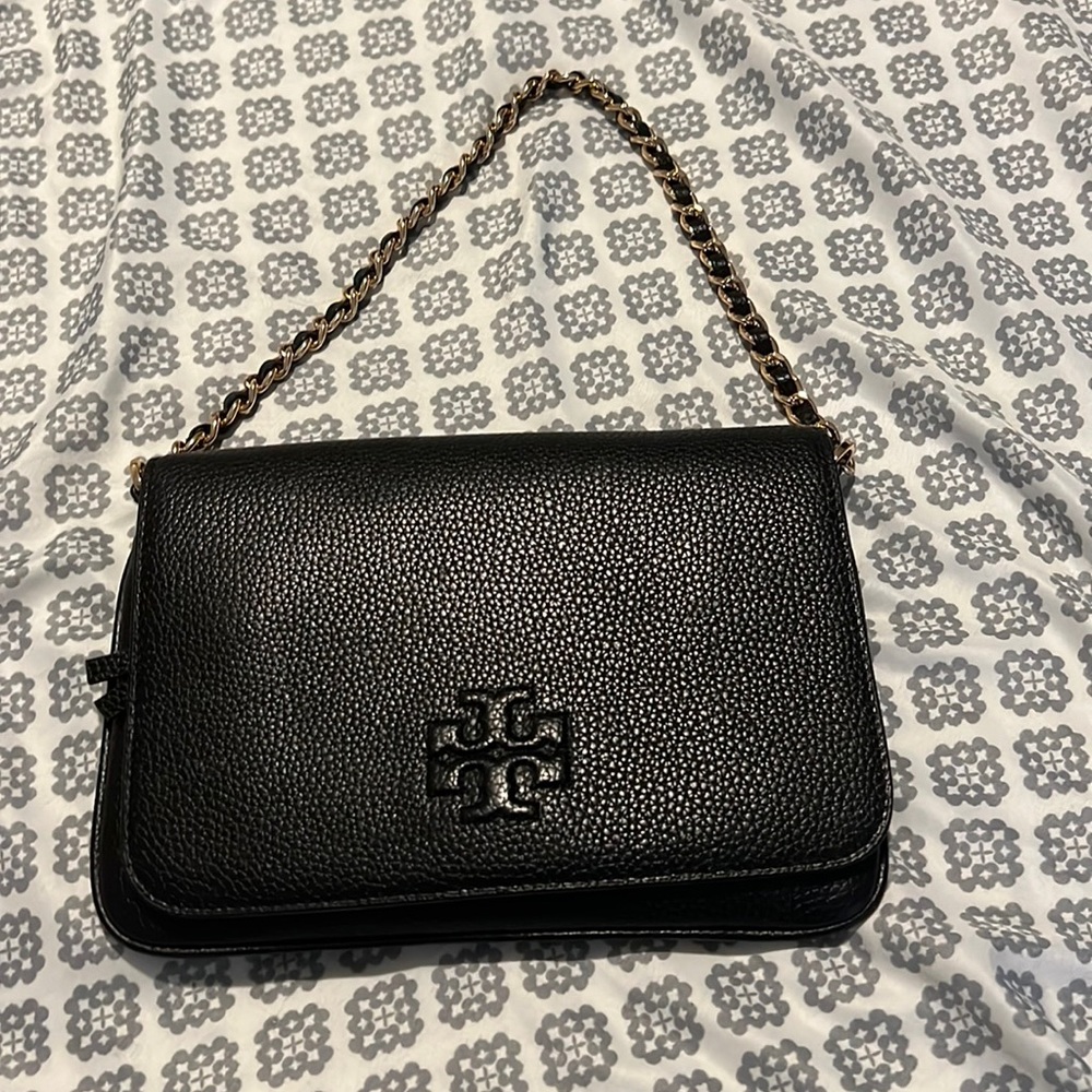 Tory Burch  nice shoulder bag great condition